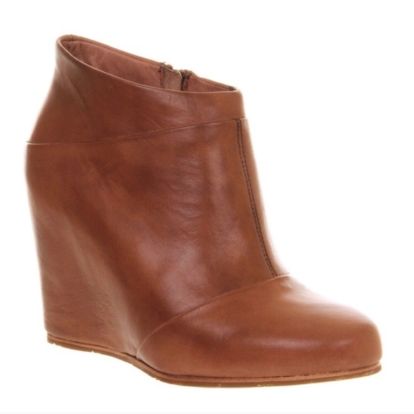 UGG Shoes - Ugg Carmine Wedges size 7.5 (7/7.5)